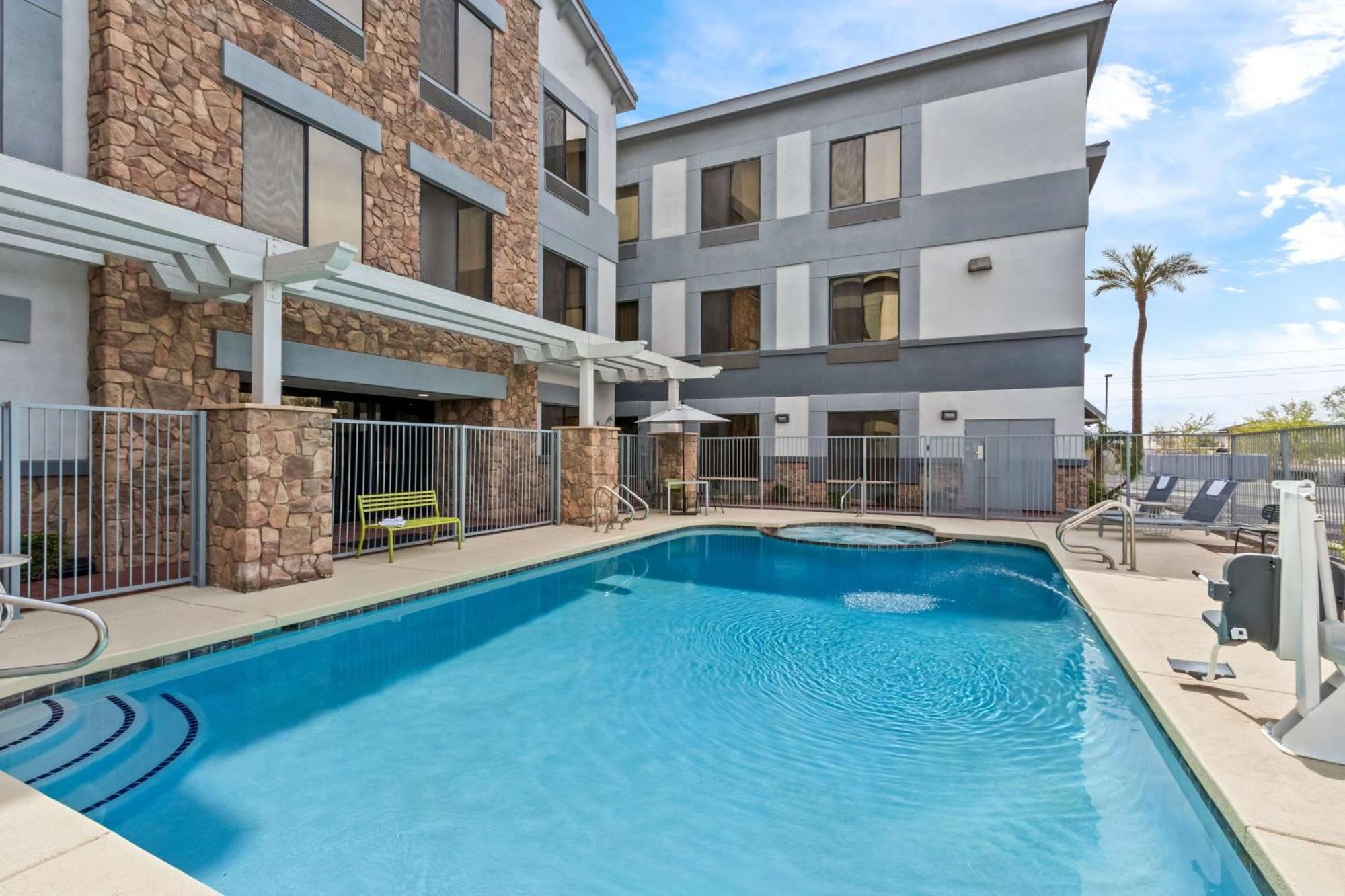 Spark By Hilton Phoenix East Меса Екстериор снимка