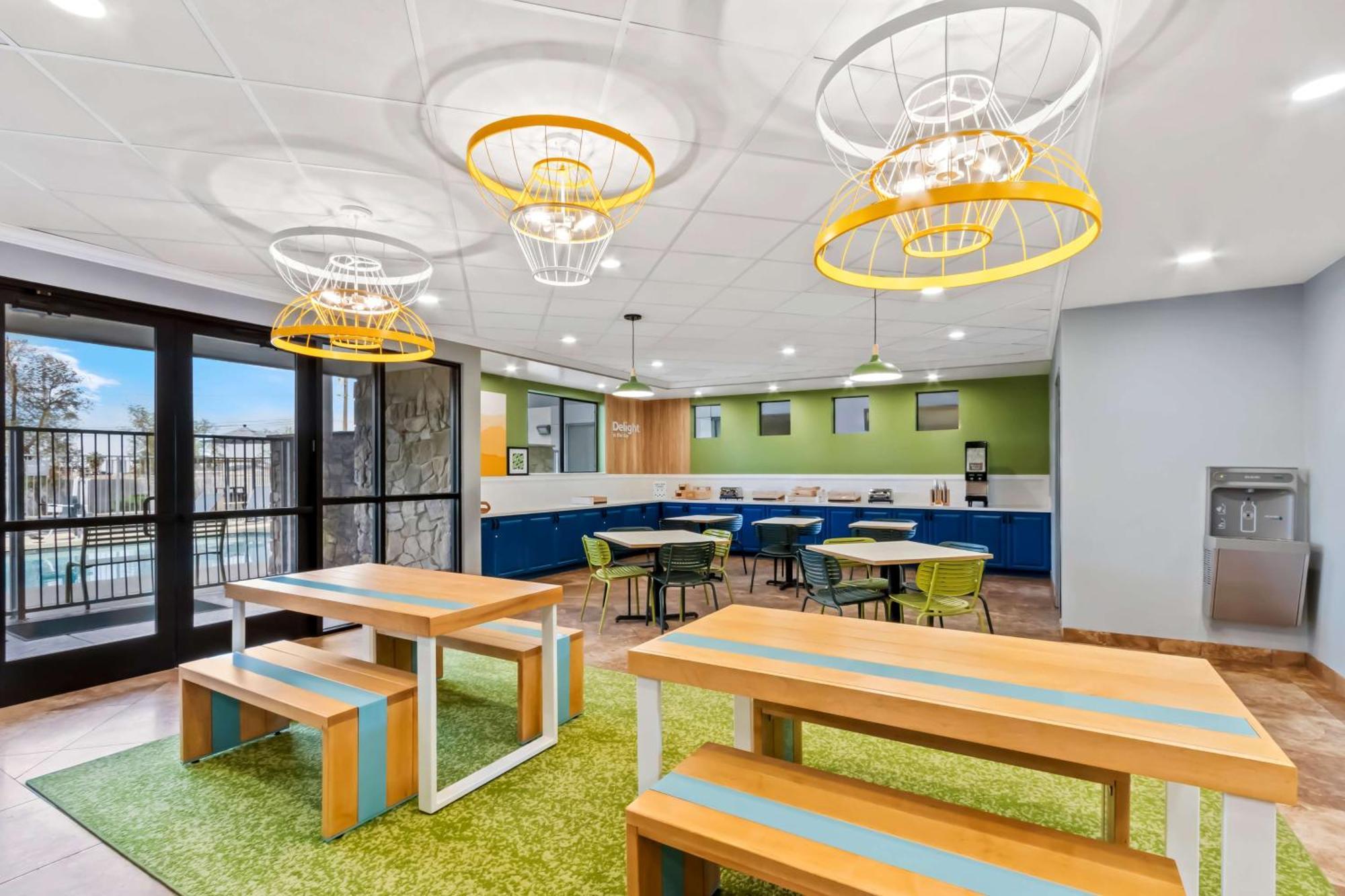 Spark By Hilton Phoenix East Меса Екстериор снимка