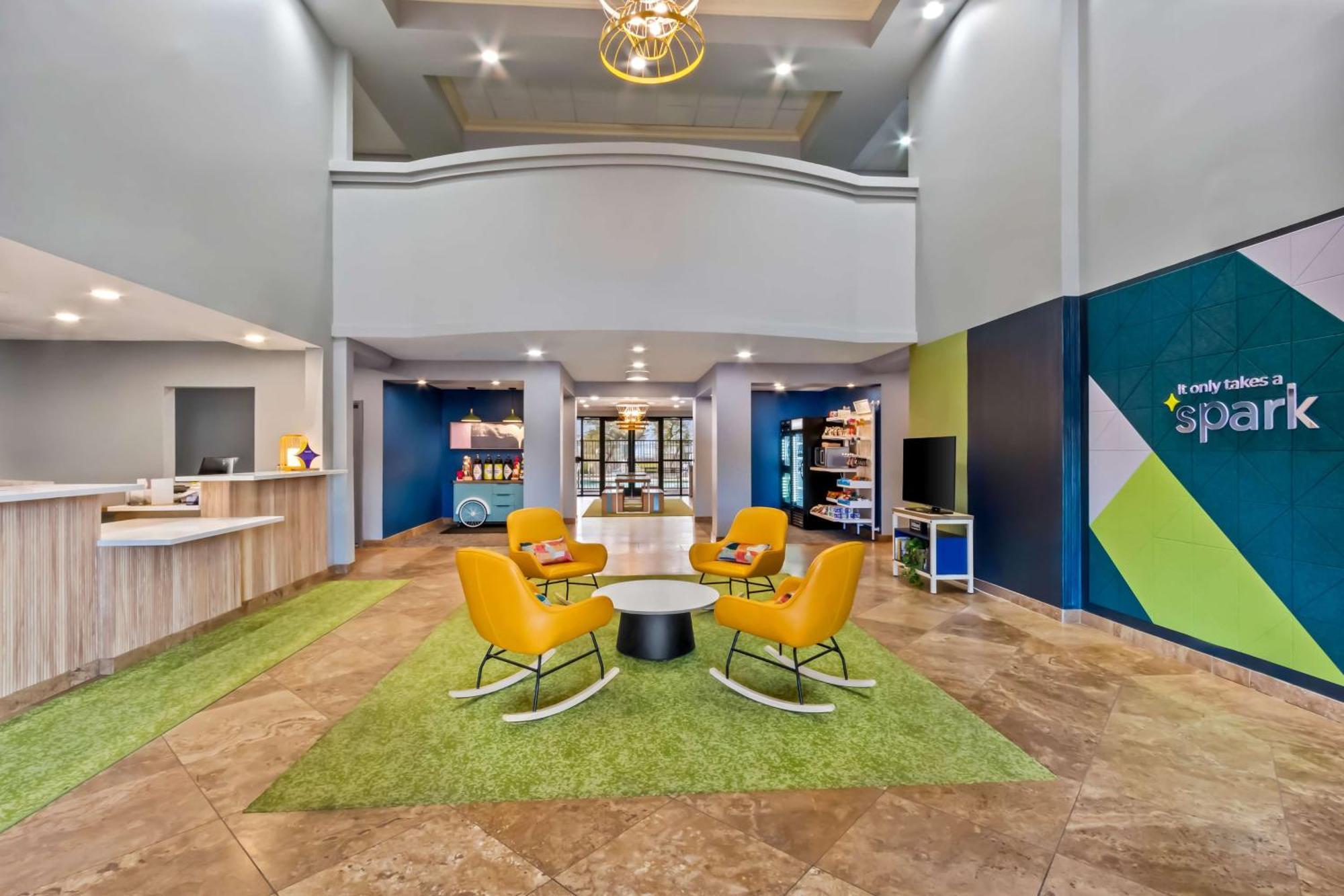 Spark By Hilton Phoenix East Меса Екстериор снимка